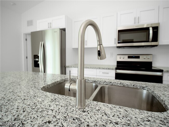 Foto del edificio - 5021 Myrtlewood Rd