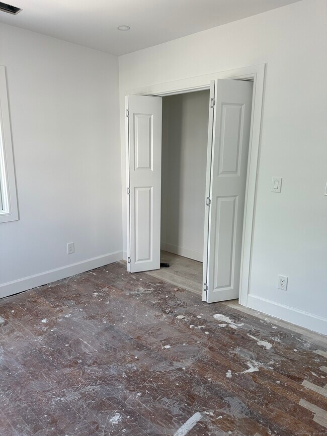Building Photo - 69 Cos Cob Ave