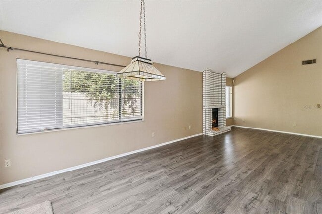 Foto del edificio - 610 Torrey Oaks Ct