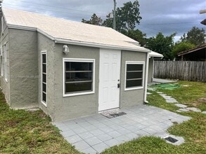 Building Photo - 500 SW 10th St