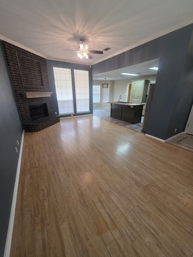 Building Photo - 4 bed 2 bath home in Northgate