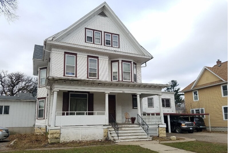 310 Main St S Unit 100 3rd Ave, Austin, MN 55912 Room for Rent in