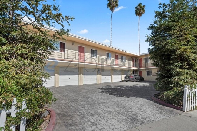 Building Photo - 26910 Manon Ave