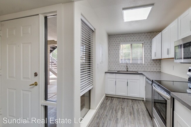 Foto del edificio - 1207 E 8th St