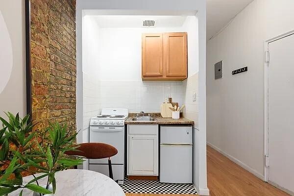 Foto del edificio - 411 W 54th St