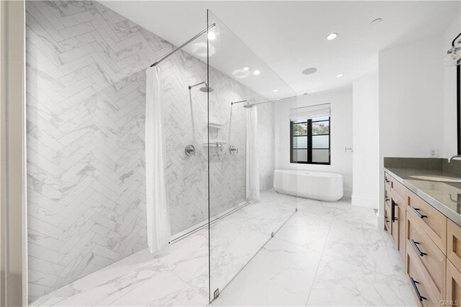 Building Photo - 616 Acacia Ave