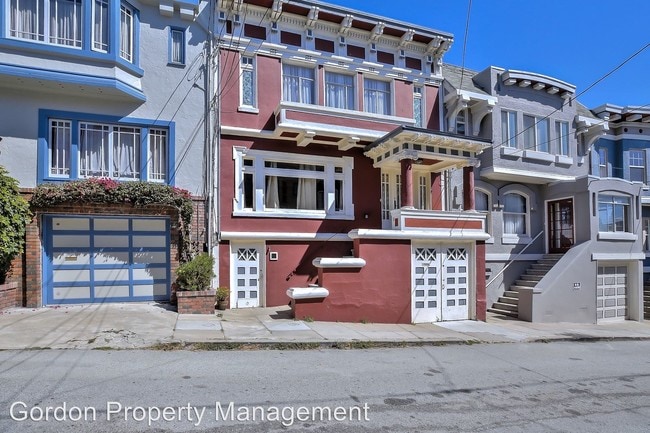 Building Photo - 2 br, 1 bath House - 8 College Terrace