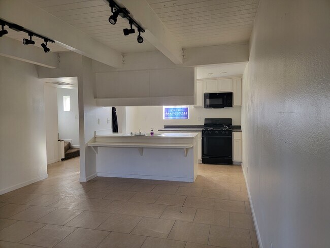 Kitchen - 43615 Stanridge Ave