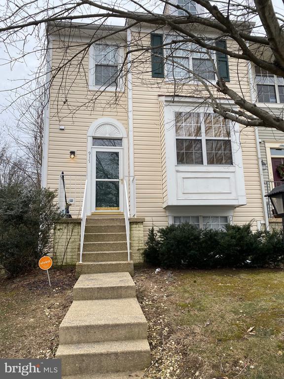 Building Photo - 917 Dunloring Ct
