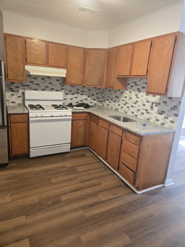 Building Photo - 881 N 41st St