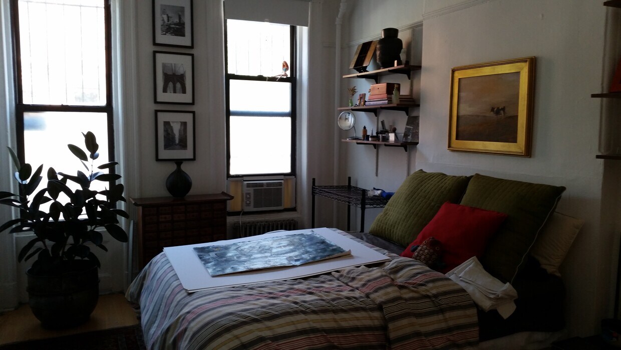 Bedroom - 656 Henry St