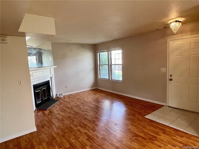 Foto del edificio - 1216 Whispering Hills Dr