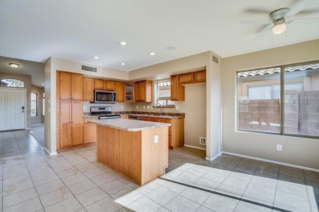 Foto del edificio - Coming Soon! 4 bed 2.5 bath house in Circl...