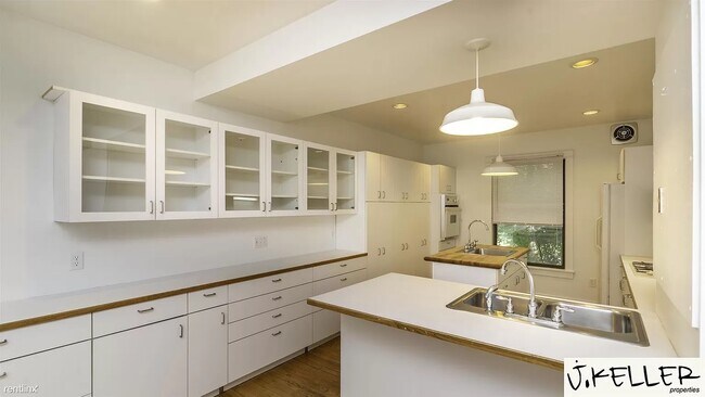 Foto del edificio - 1707 Broadway St