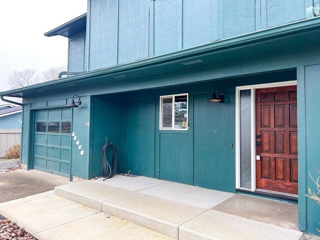 Building Photo - 4BD/2BA SUBURBAN HOME IN COBURG