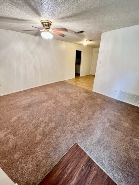 Living room - 617 Jefferson St E