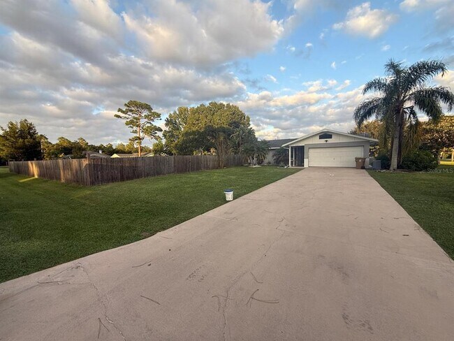 Foto del edificio - 2201 Hickory Wood Ct