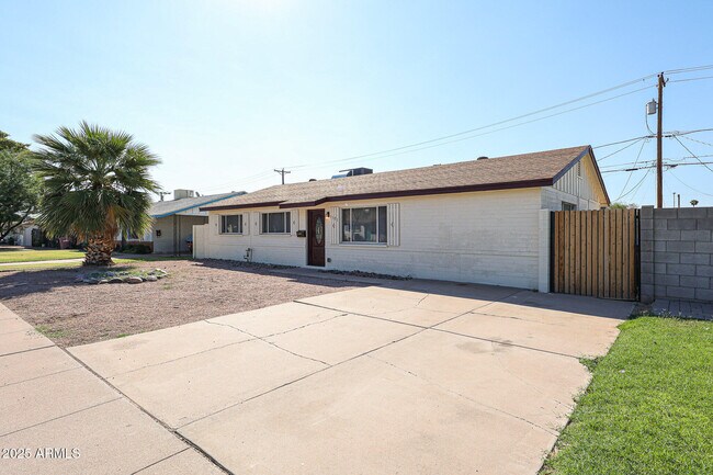 Foto del edificio - 7501 E Pierce St