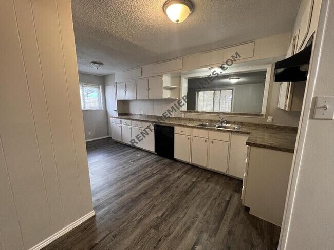 Foto del edificio - 8001 Limerick Ln