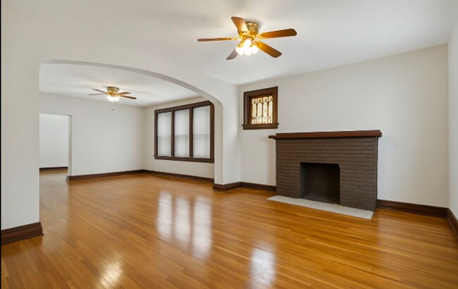 Foto del edificio - 5048 Louisiana Ave
