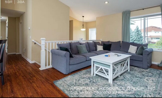 Building Photo - 5 Bed/3 Bath House for Rent in Brooklyn Park!
