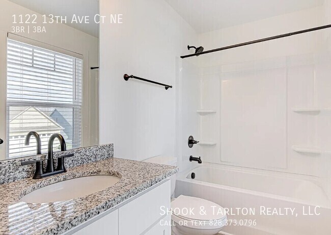 Building Photo - 1122 13th Ave Ct NE