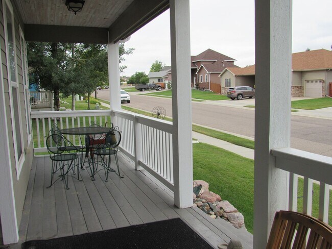 Foto del edificio - Desireable Eastside Doll House