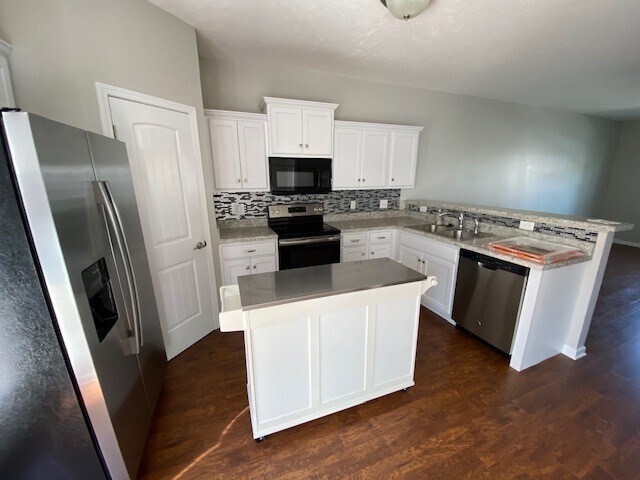 Building Photo - 2324 New Holland Cir