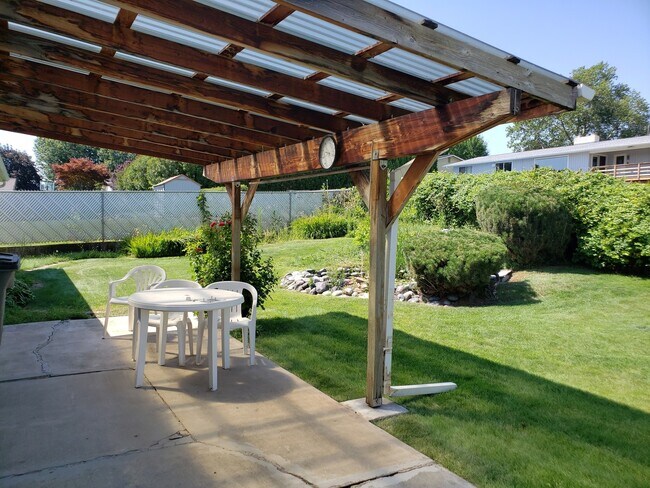 Foto del edificio - Beautiful Orchards 3 bedroom 1.5 bath home...
