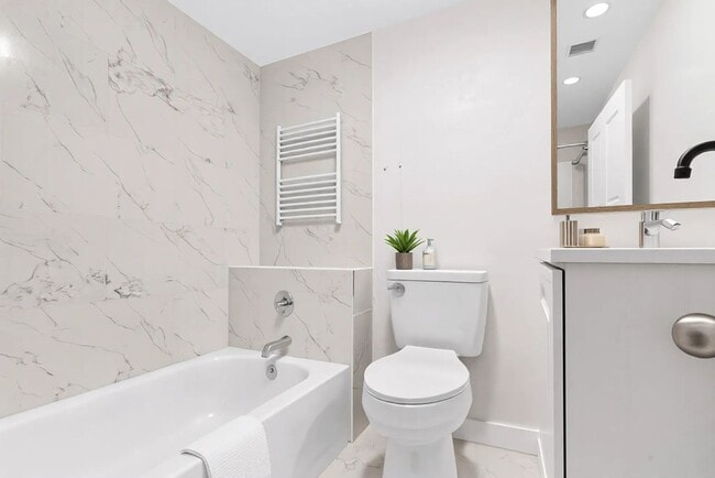 Foto del edificio - 107 E 11th St