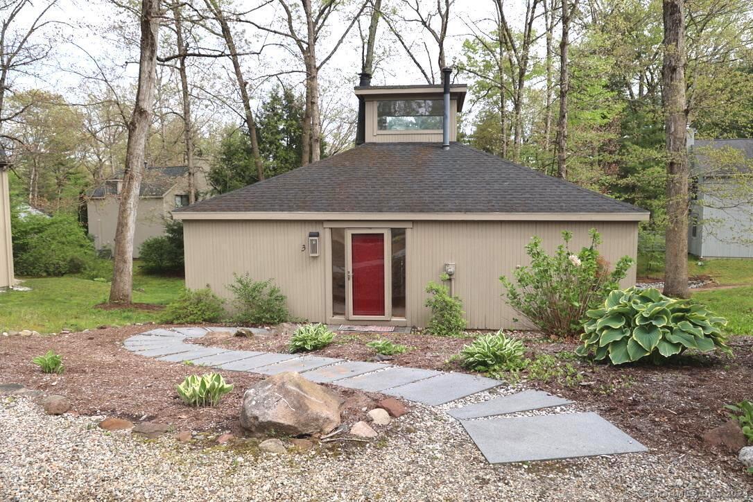 Primary Photo - 3 Edgewood Cir