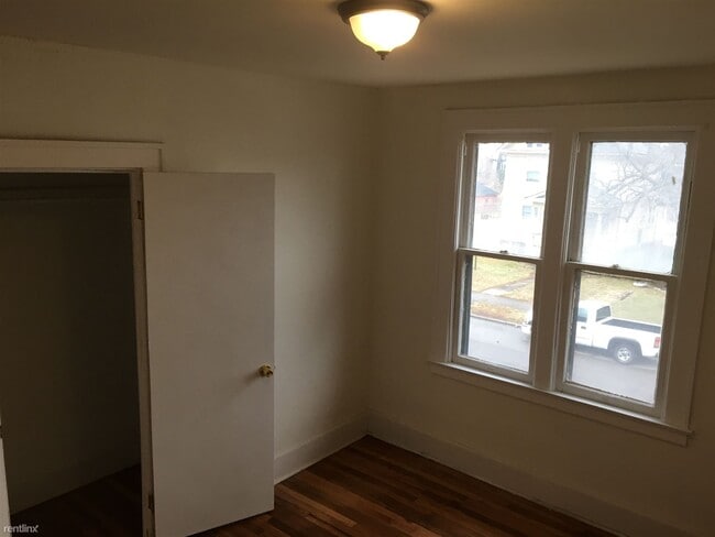 Building Photo - 3 br, 1 bath House - 205 California St 205...