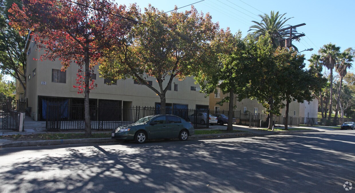 Primary Photo - 5926-5930 Benner St
