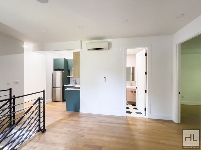 Building Photo - PUTNAM AVENUE / Spacious 2-Bed Duplex