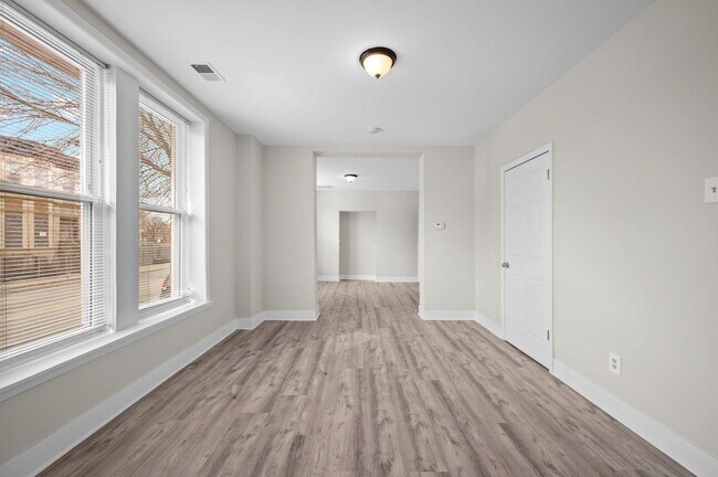 Foto del edificio - 2756 W Monroe St