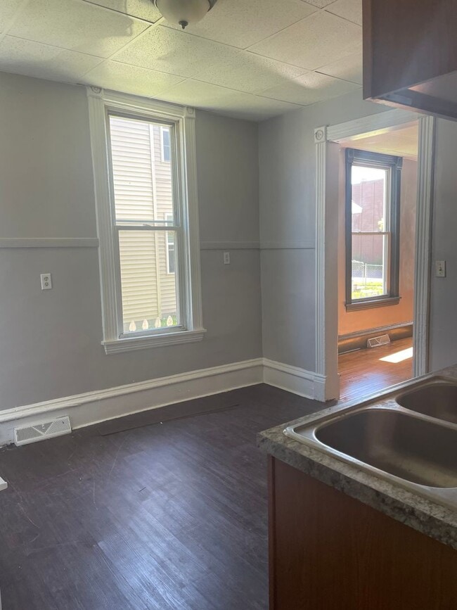 Building Photo - 2219 5th Ave S