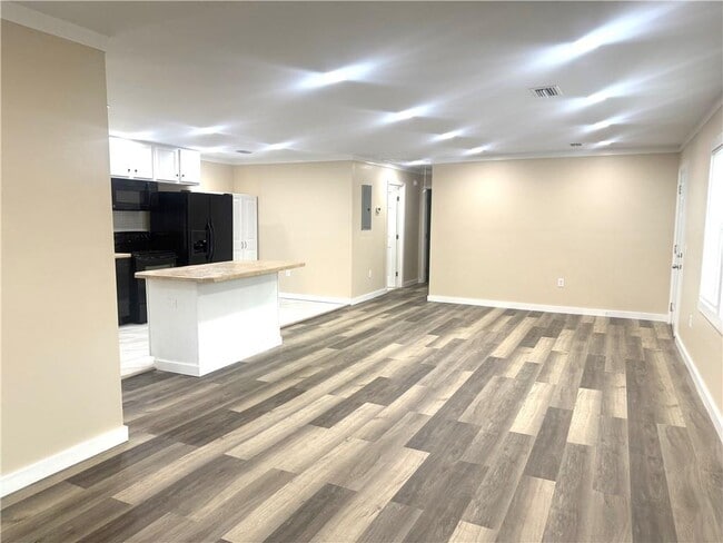 Foto del edificio - 3301 Kelwin Ave