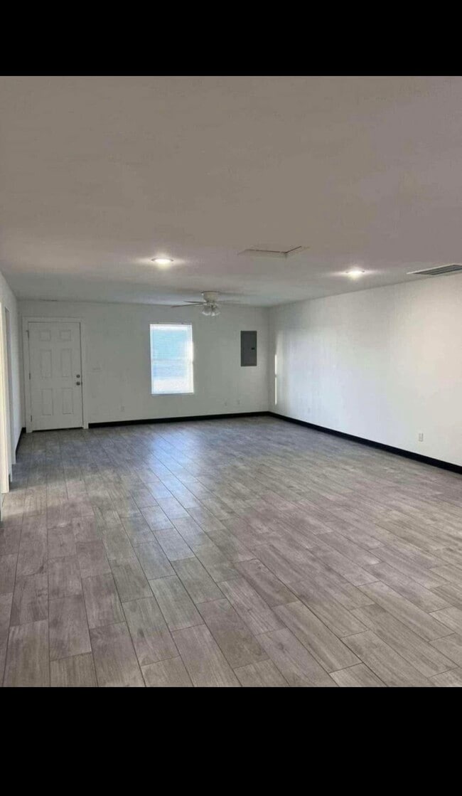 Building Photo - 1106 Chica Ln