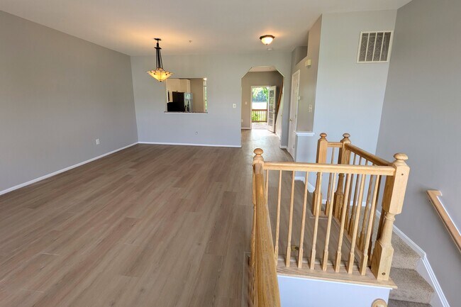 Sala de estar - 7114 Ladd Cir