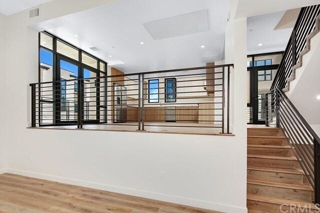 Building Photo - 505 N Santa Anita Ave