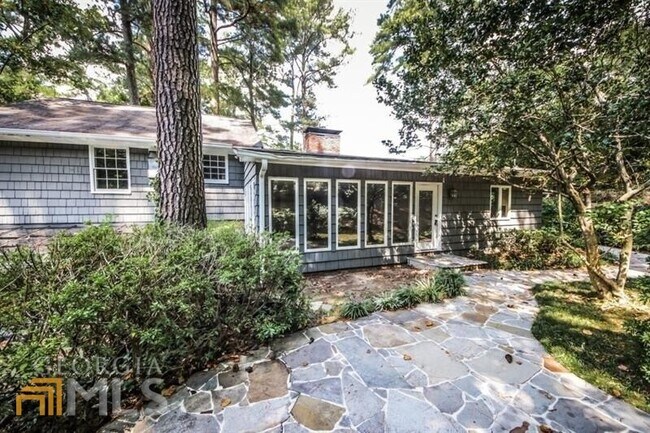 Foto del edificio - 3573 Old Ivy Ln NE