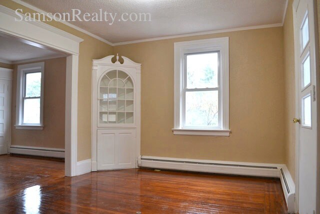 Foto del edificio - 136 Irving Ave