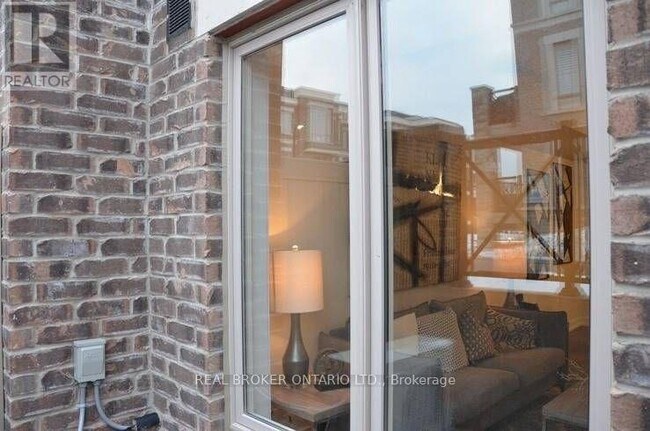 Photo du bâtiment - 30 Westmeath Ln