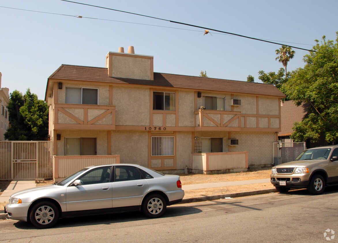 Building Photo - 10760 Hortense St