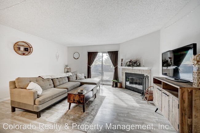 Foto del edificio - 4275 Hunting Meadows Cir