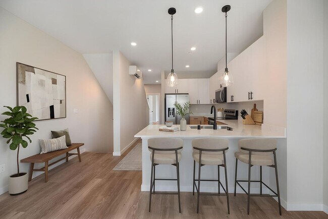 Foto del edificio - Brand New 4 Bedroom Luxury Townhomes!