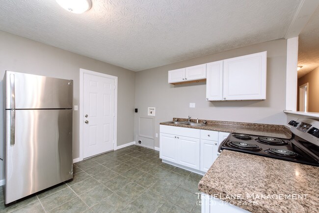 Building Photo - 2937 Hyannis Dr