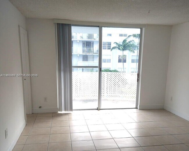 Foto del edificio - 488 NW 165th St