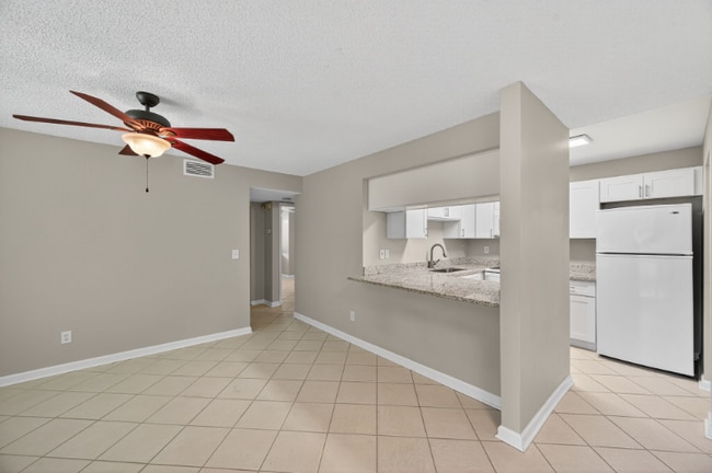 Building Photo - 607 S Westland Ave
