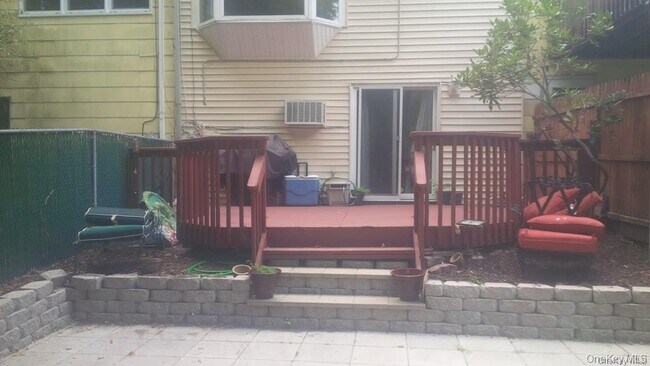 Building Photo - 60 Halgren Crescent